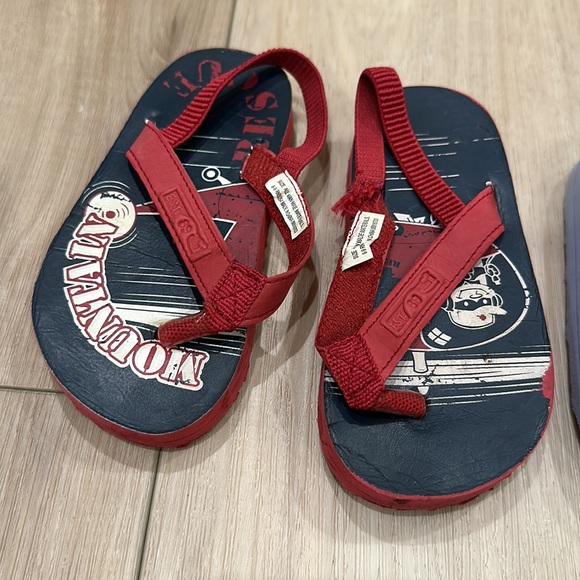 Play Condition TCP The Children’s Place Toddler Boys Size 8 9 Sandals Flip Flops - Picture 3 of 6